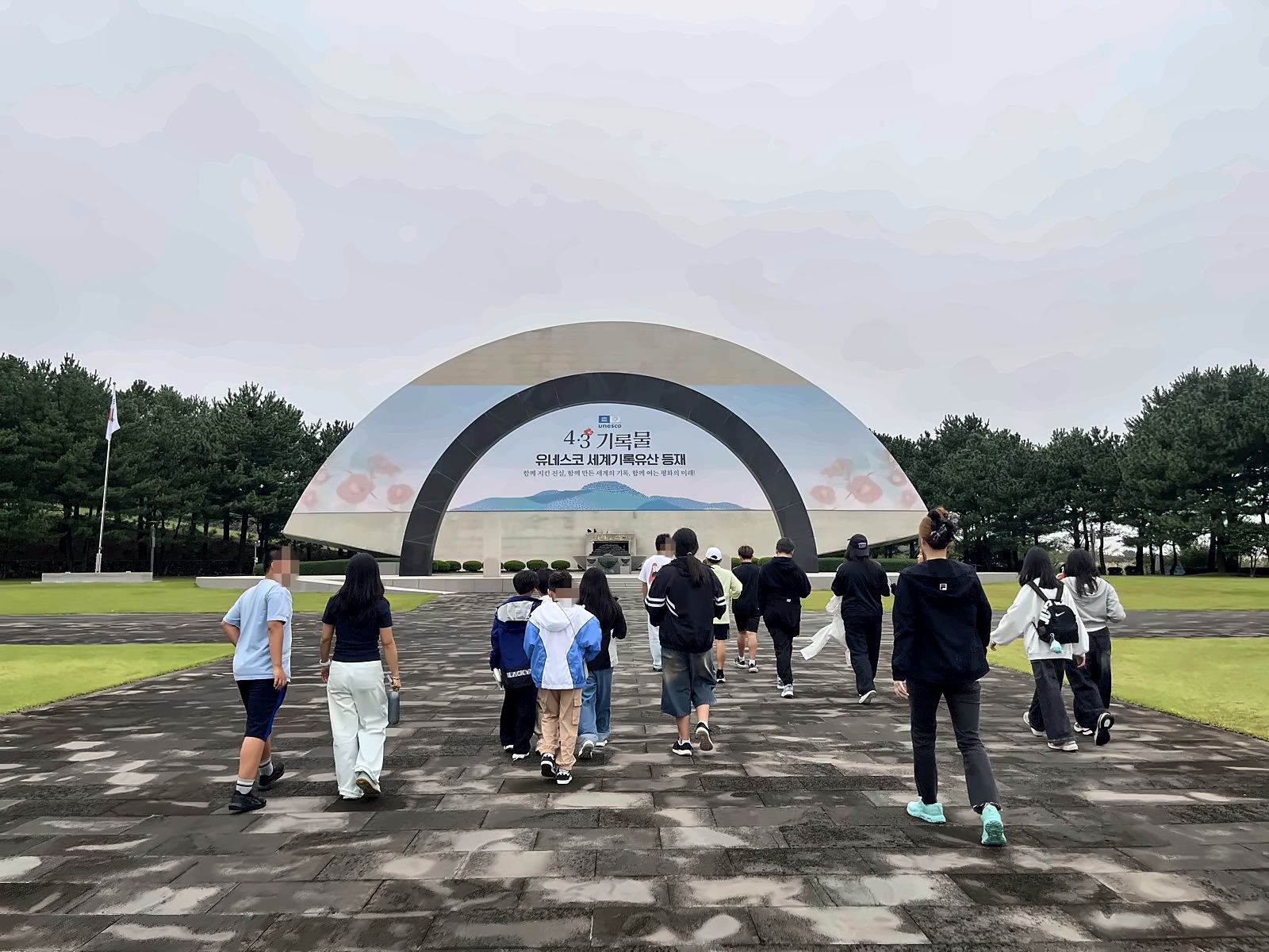 21명 초등 수학여행 3박4일, 오름·바다·해녀 문화까지 — 현장 사진(참석자 얼굴 흐림)